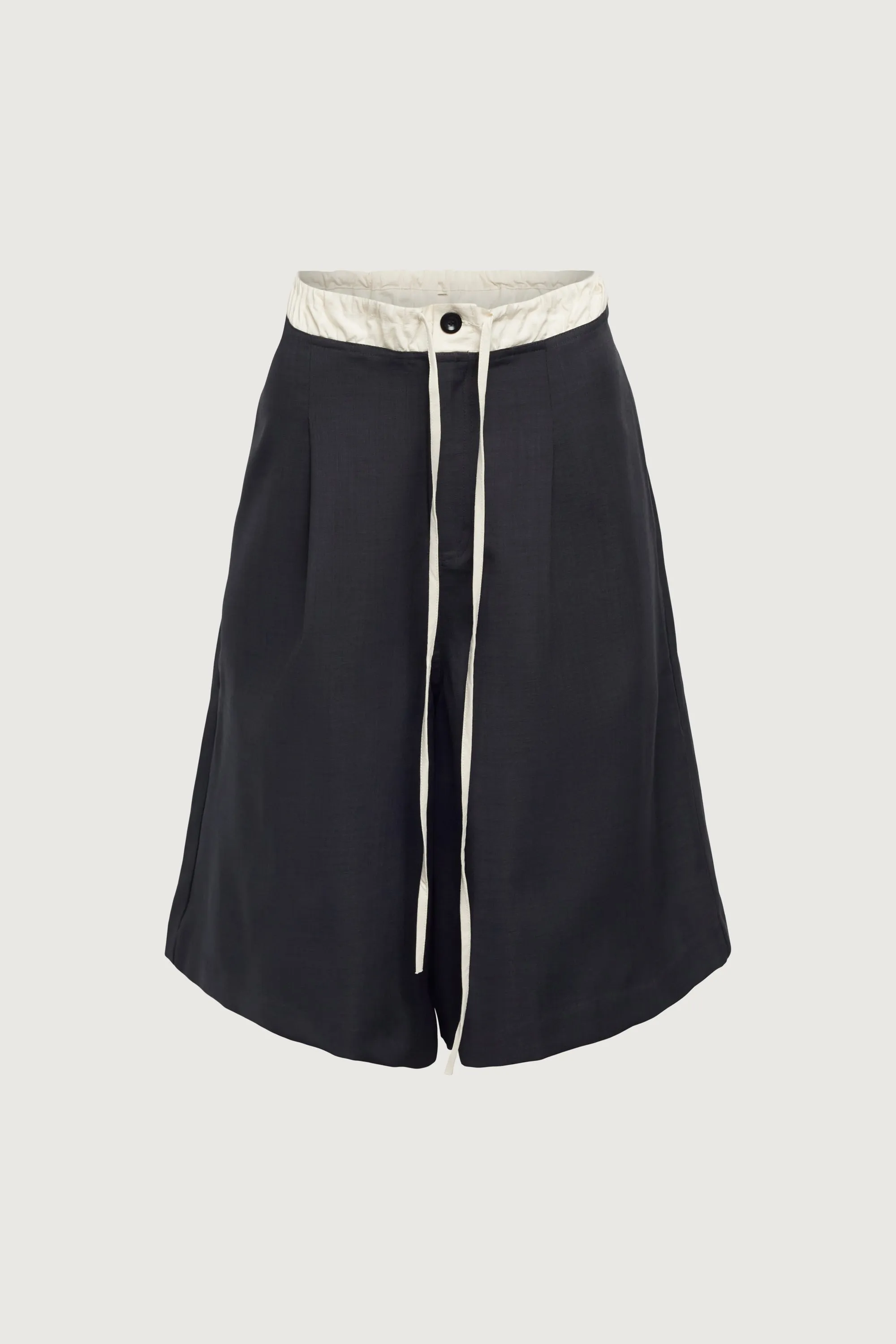 KNEE-LENGTH TROUSERS
